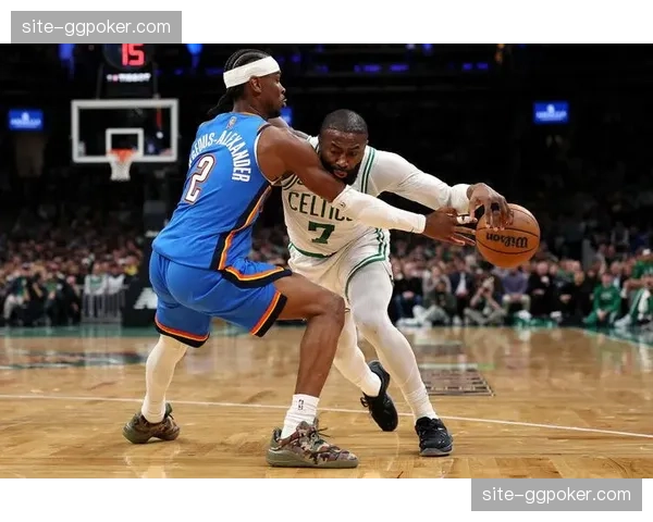 雷霆不敌凯尔特人终结连胜 季后赛前遭遇强队考验